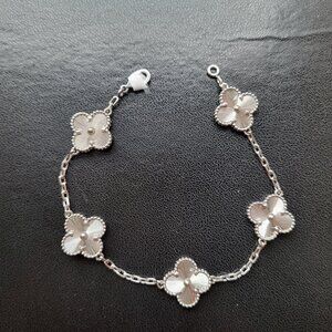 Bracelet with 5 Quatrefoil motifs